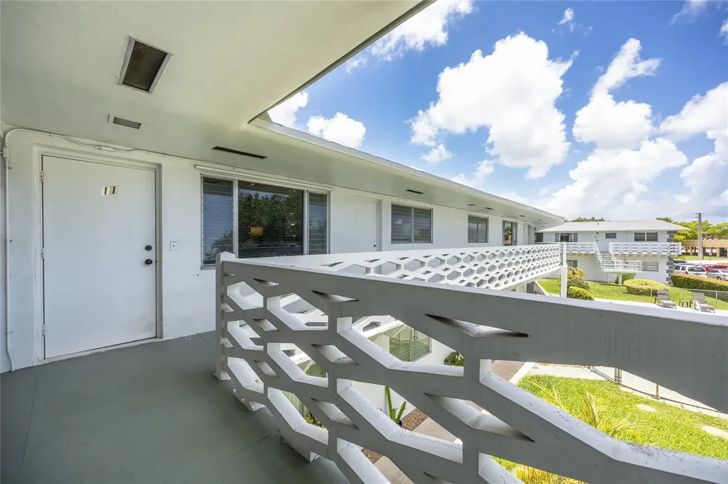 3847 S Circle Drive Hollywood FL 33021