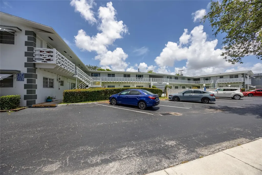 3847 S Circle Drive Hollywood FL 33021