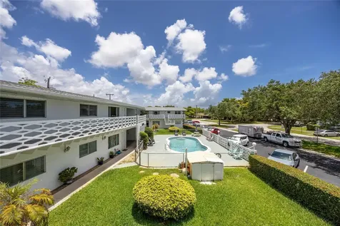 3847 S Circle Drive Hollywood FL 33021