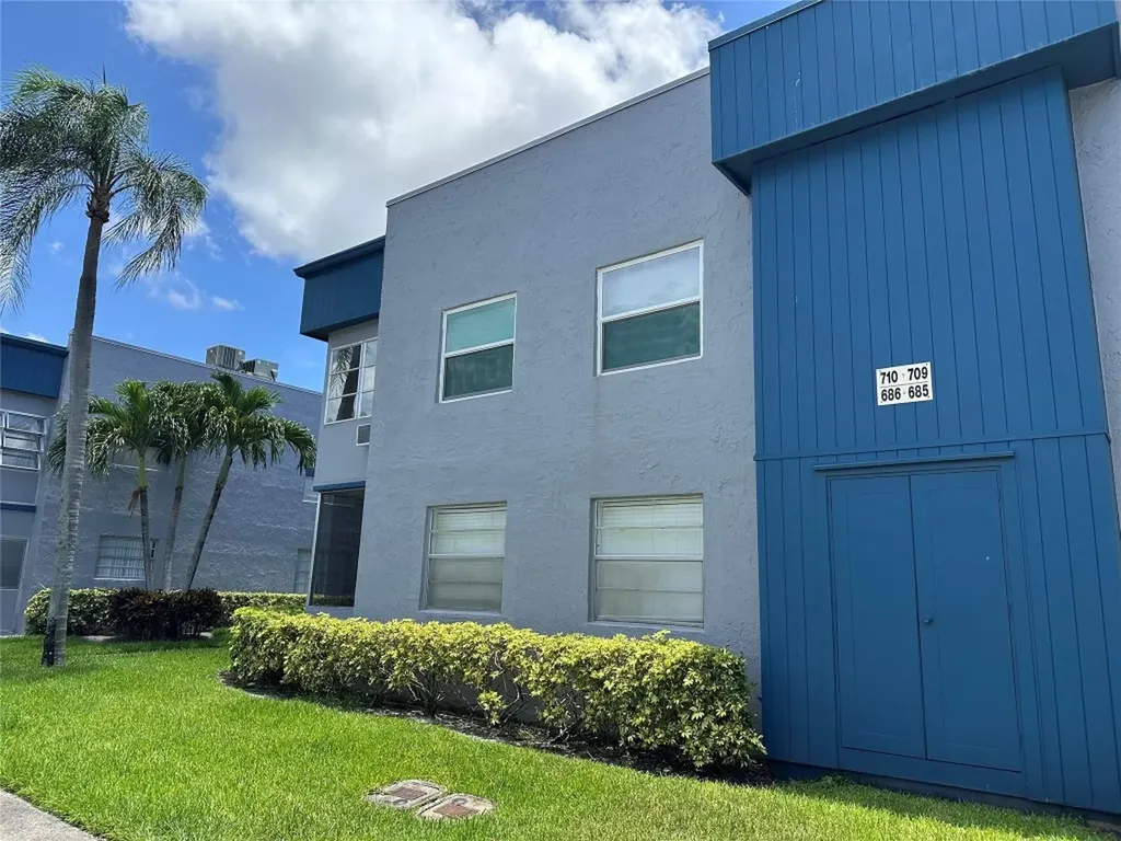 710 Flanders O Delray Beach FL 33484