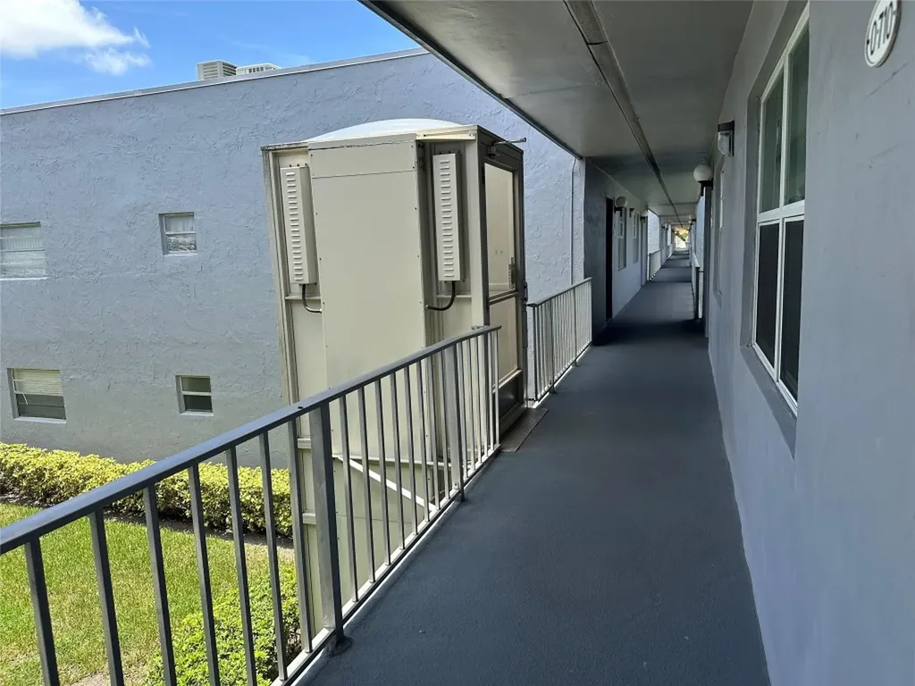 710 Flanders O Delray Beach FL 33484