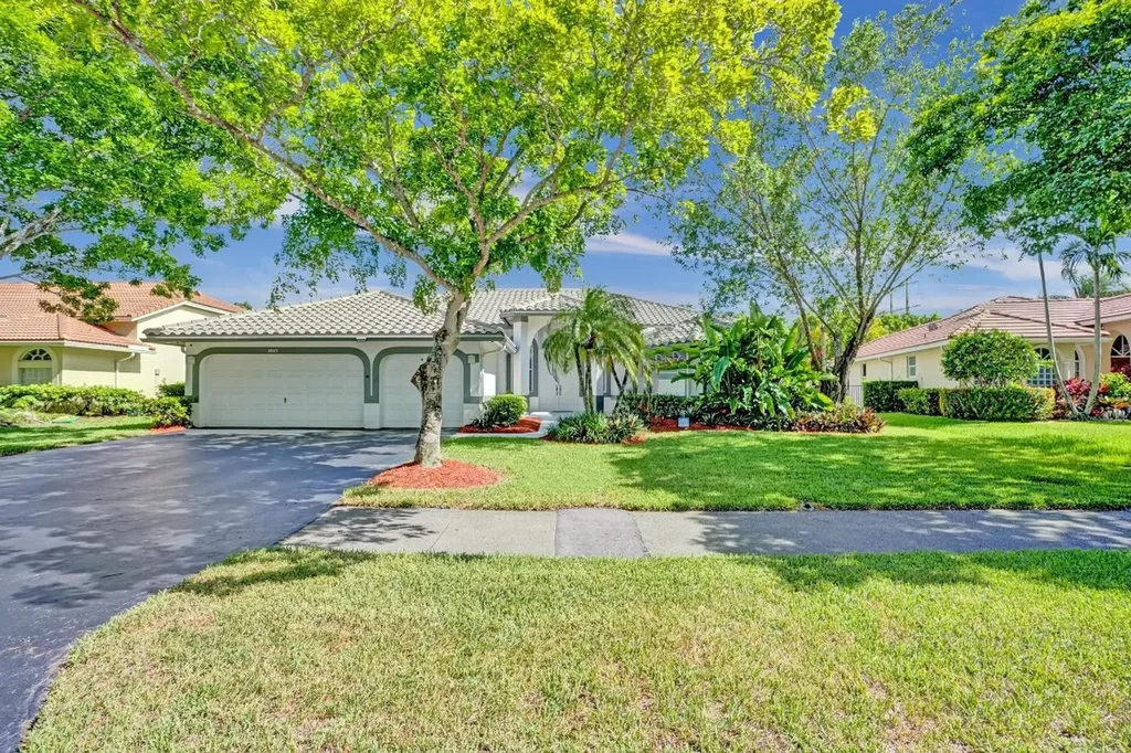 4863 Kensington Circle Coral Springs FL 33076
