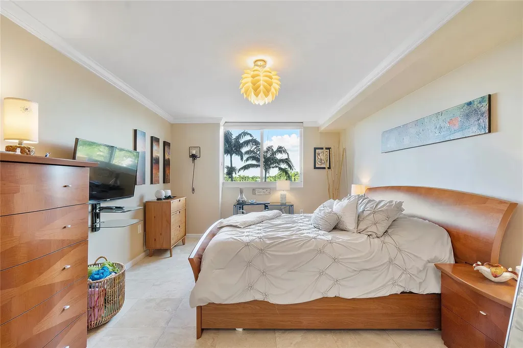 2011 N Ocean Boulevard Fort Lauderdale FL 33305