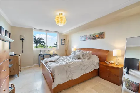 2011 N Ocean Boulevard Fort Lauderdale FL 33305