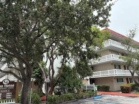3571 Inverrary Drive Lauderhill FL 33319