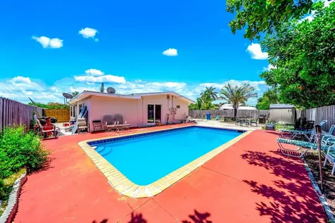 907 W Bloxham Street Lantana FL 33462