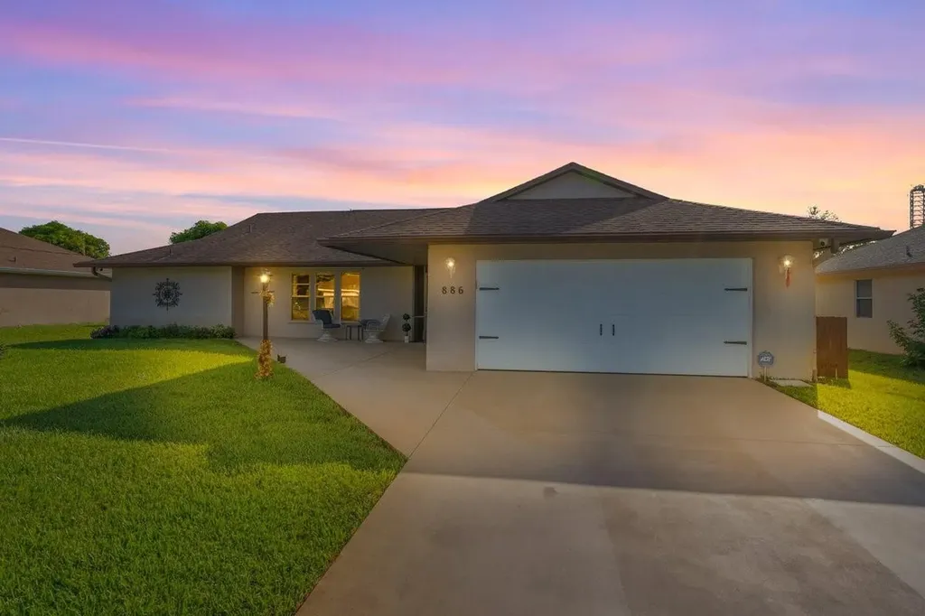 886 S E O'donnell Lane Port St Lucie FL 34983