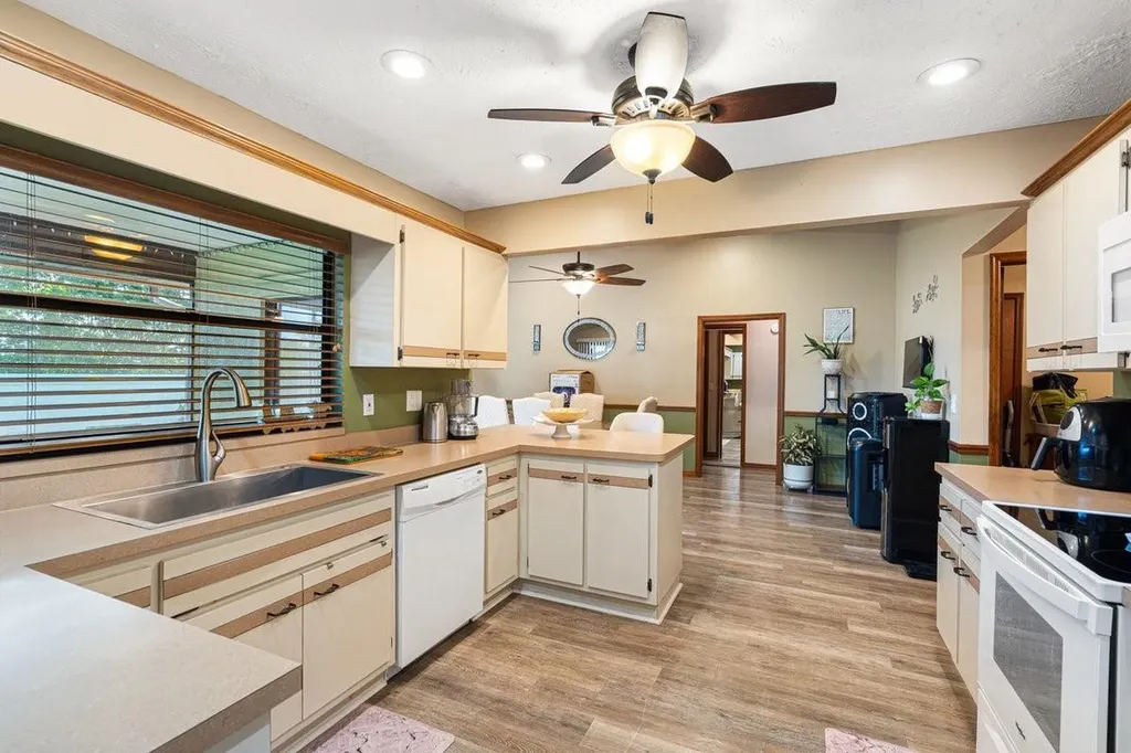 886 S E O'donnell Lane Port St Lucie FL 34983