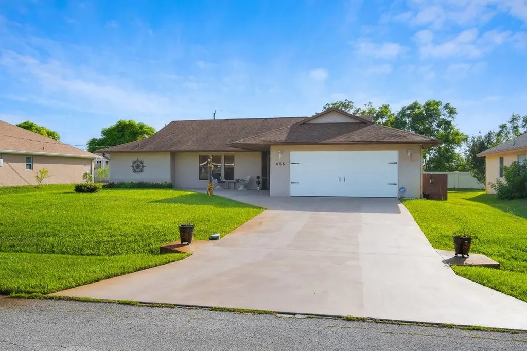 886 S E O'donnell Lane Port St Lucie FL 34983