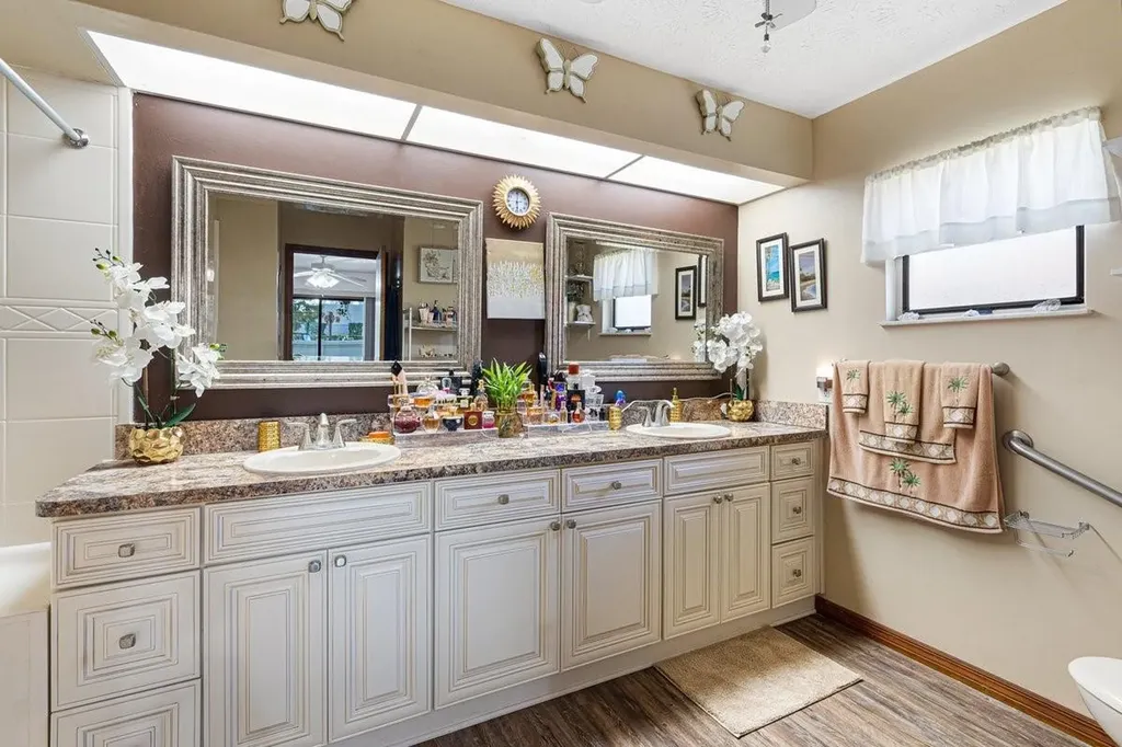 886 S E O'donnell Lane Port St Lucie FL 34983