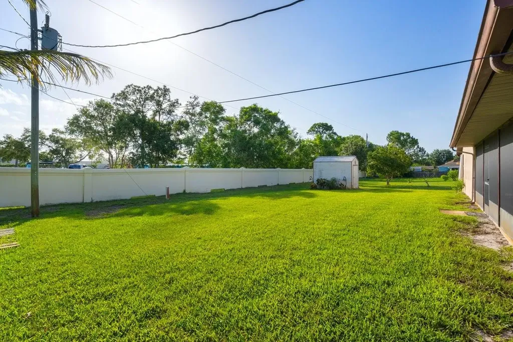 886 S E O'donnell Lane Port St Lucie FL 34983