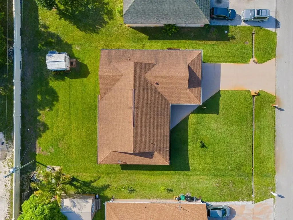 886 S E O'donnell Lane Port St Lucie FL 34983