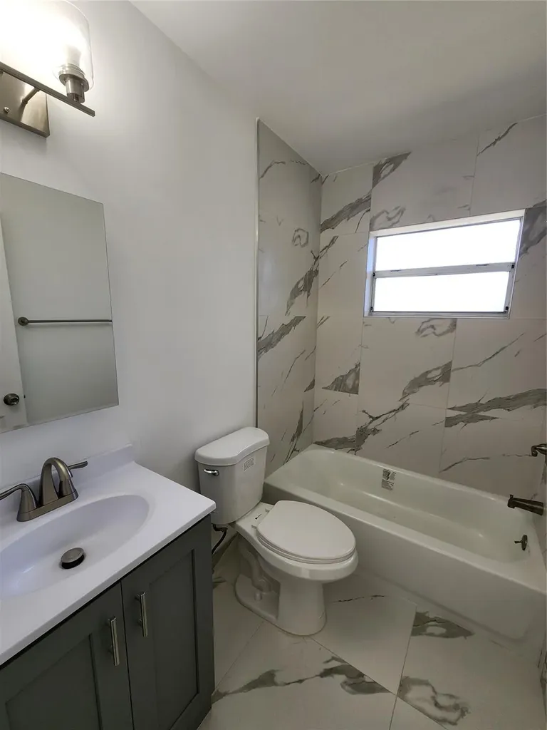 2466 Lincoln Street Hollywood FL 33020