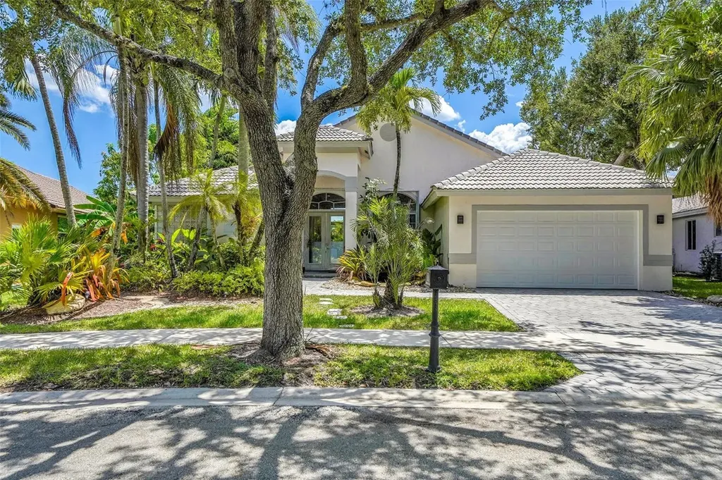 3039 Lakewood Drive Weston FL 33332
