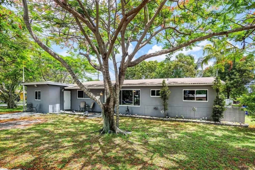 6631 SW 4th Street Pembroke Pines FL 33023