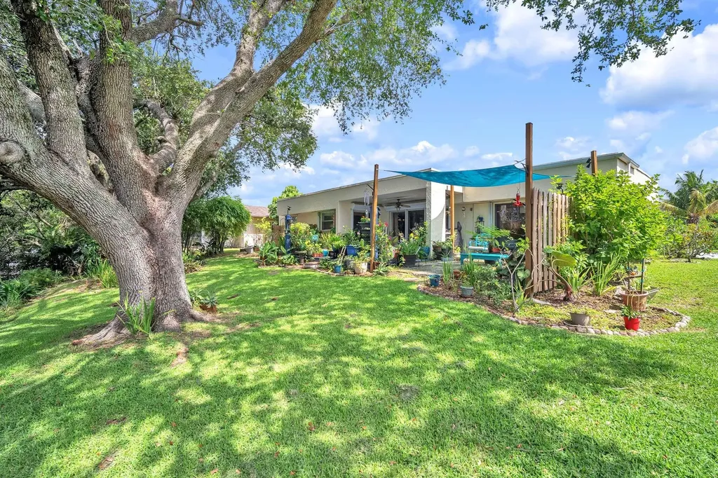 7460 SW 42nd Court Davie FL 33314