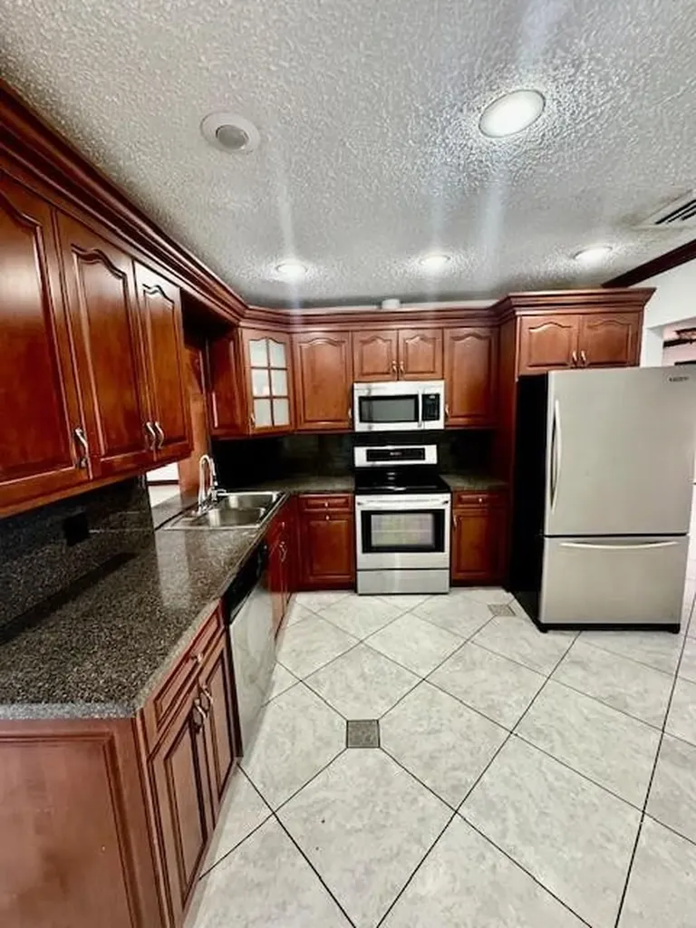 9531 NW 8th Street Pembroke Pines FL 33024