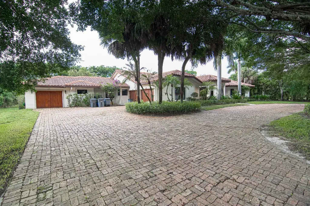 8208 Twin Lake Drive Boca Raton FL 33496