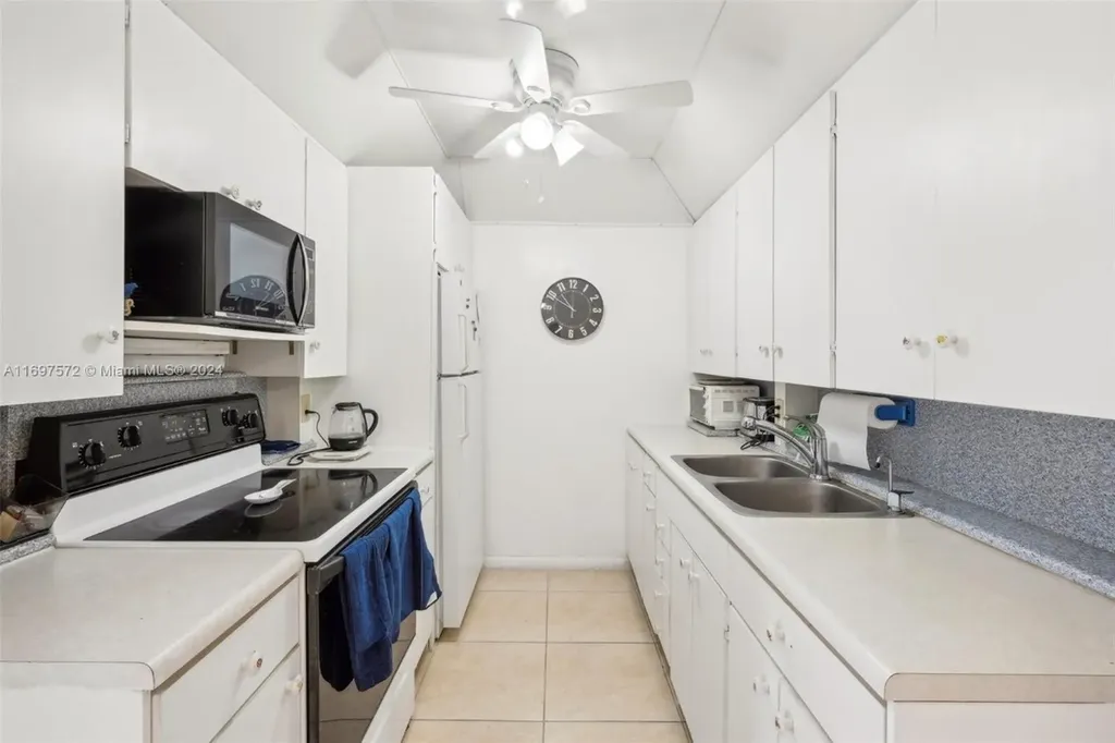 3014 Oakridge A Deerfield Beach FL 33442