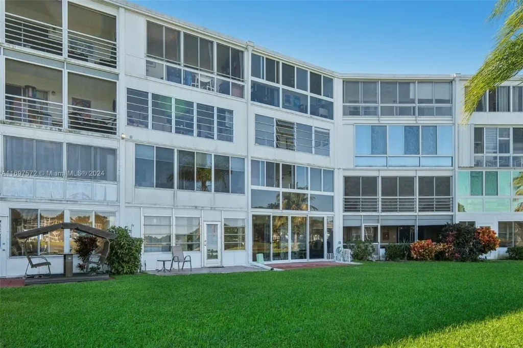 3014 Oakridge A Deerfield Beach FL 33442