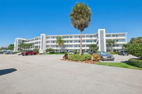 3014 Oakridge A Deerfield Beach FL 33442