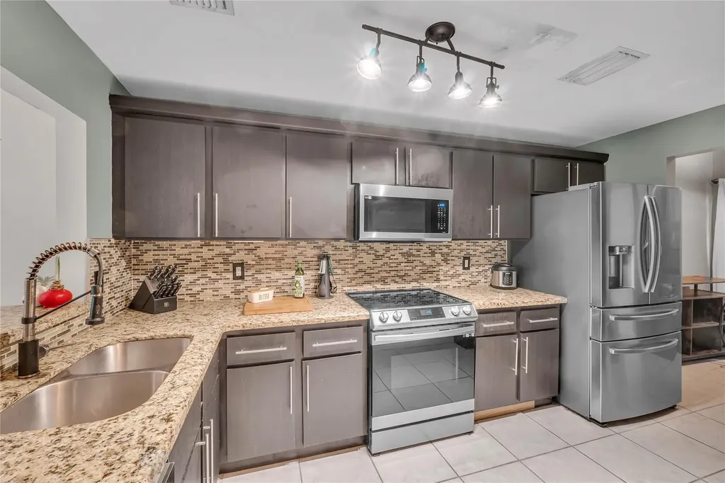 4165 S Pine Island Road Davie FL 33328