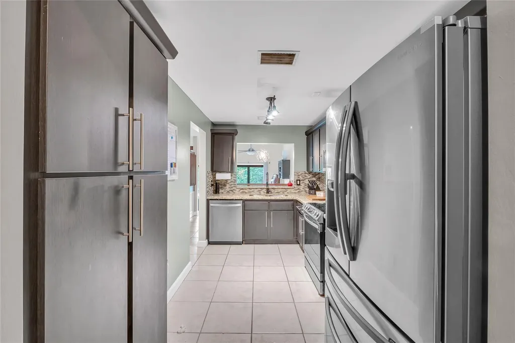 4165 S Pine Island Road Davie FL 33328