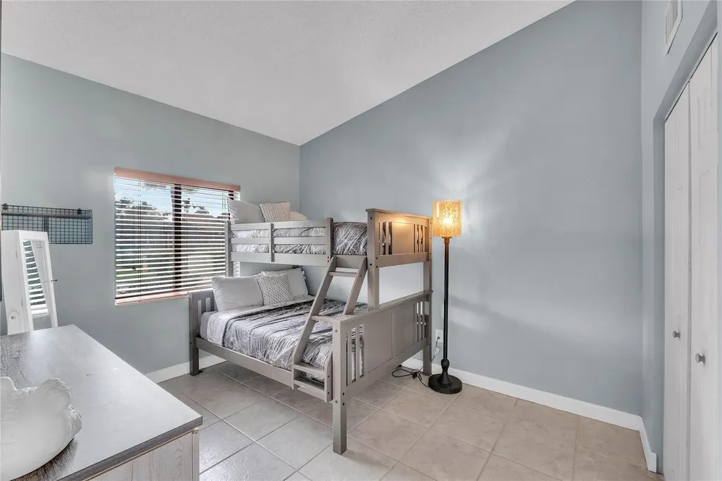 4165 S Pine Island Road Davie FL 33328