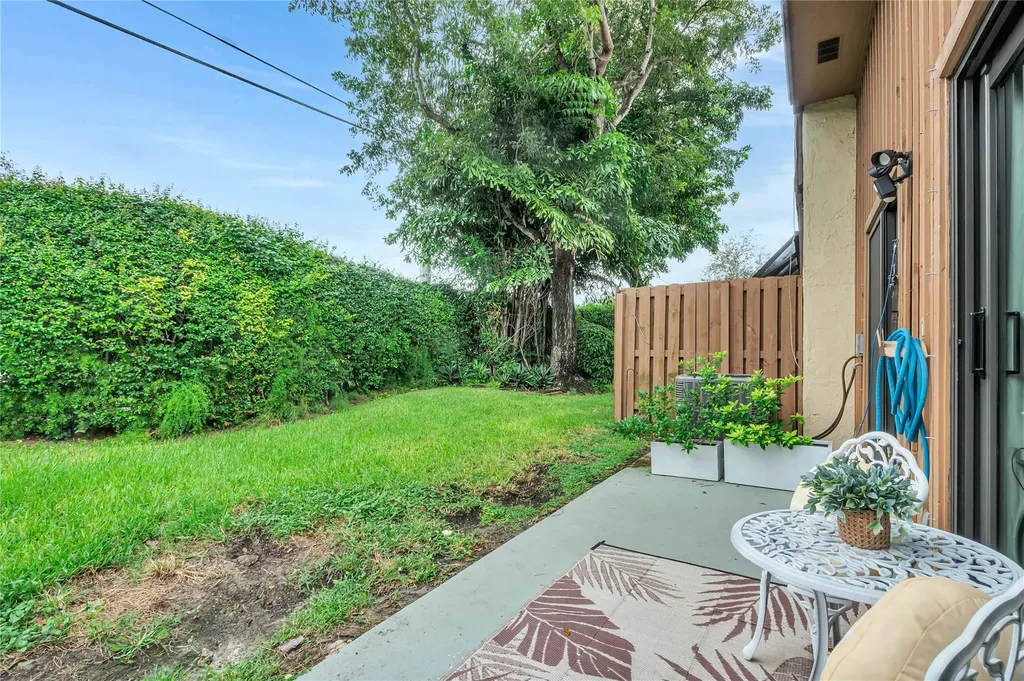 4165 S Pine Island Road Davie FL 33328