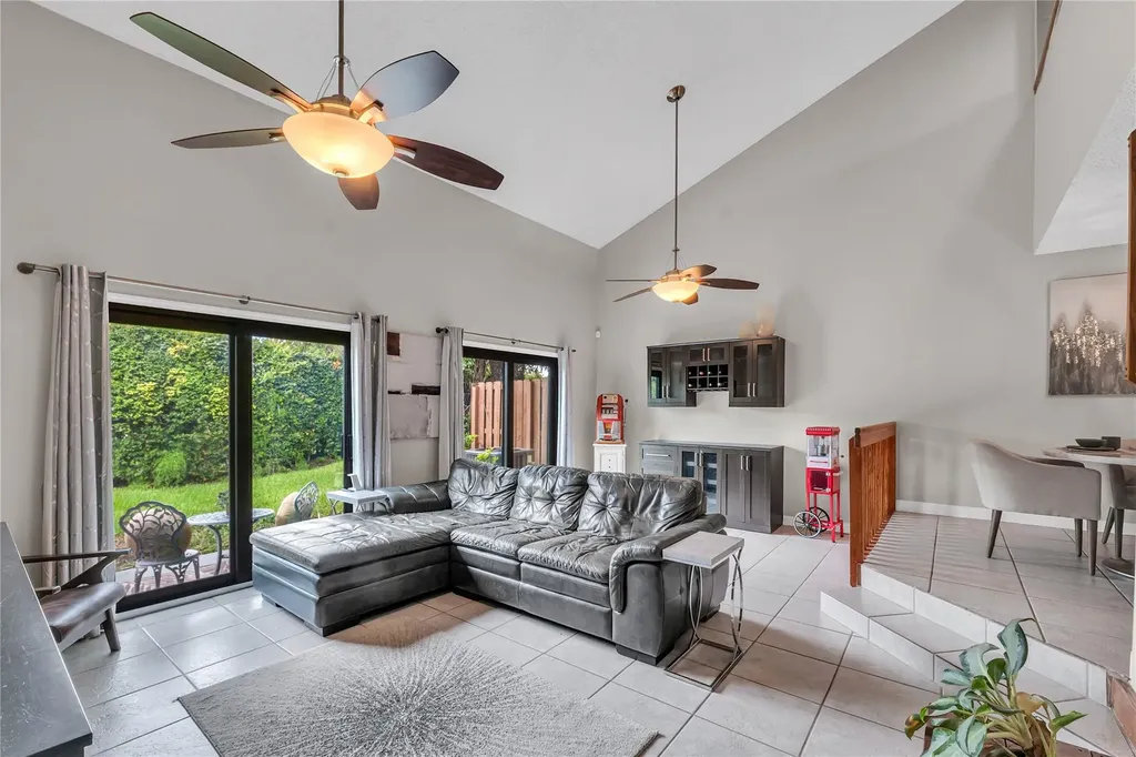 4165 S Pine Island Road Davie FL 33328