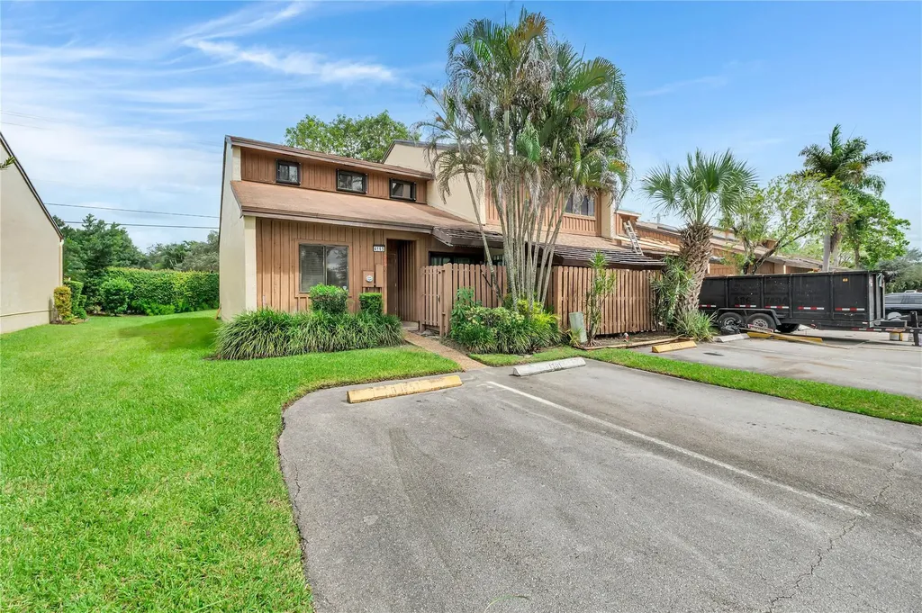 4165 S Pine Island Road Davie FL 33328