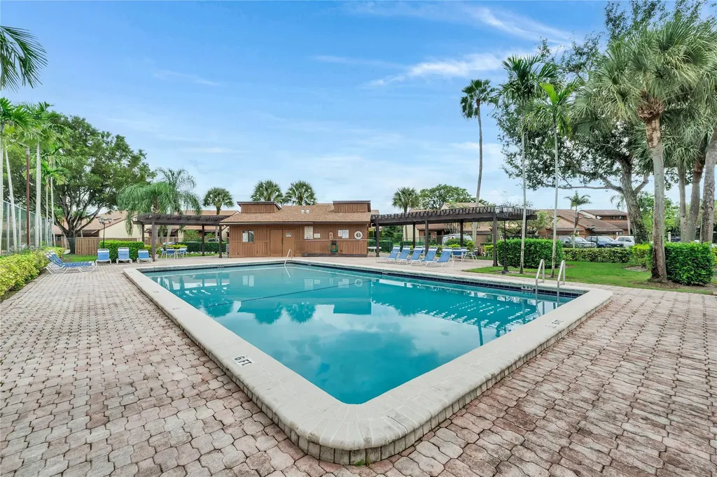 4165 S Pine Island Road Davie FL 33328
