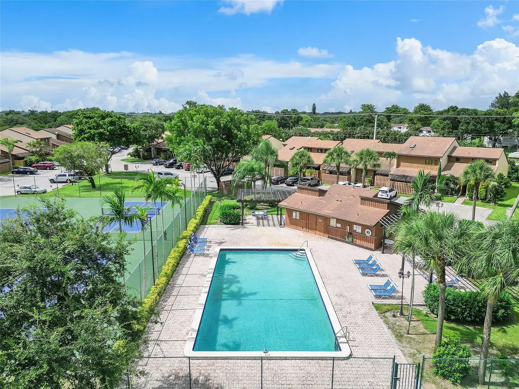 4165 S Pine Island Road Davie FL 33328