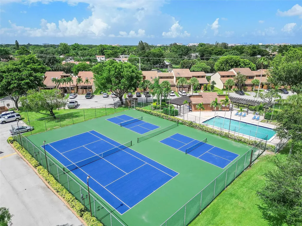 4165 S Pine Island Road Davie FL 33328