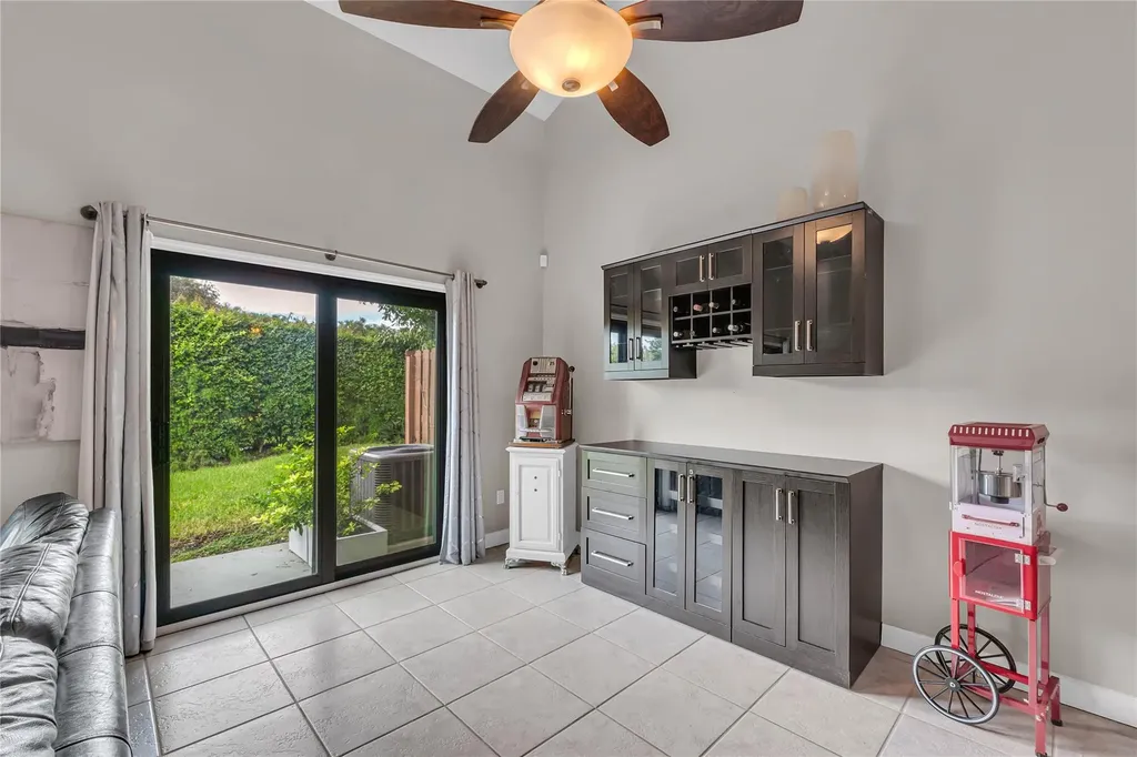 4165 S Pine Island Road Davie FL 33328