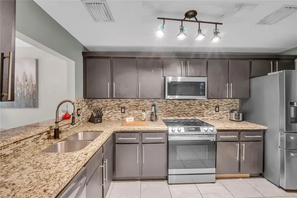 4165 S Pine Island Road Davie FL 33328