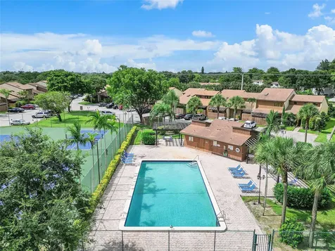4165 S Pine Island Road Davie FL 33328