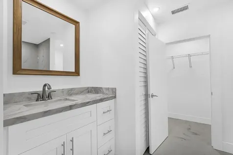 261 NE 45th Street Oakland Park FL 33334