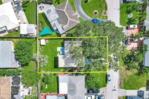 261 NE 45th Street Oakland Park FL 33334