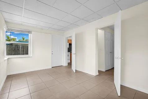 261 NE 45th Street Oakland Park FL 33334