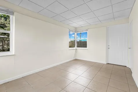 261 NE 45th Street Oakland Park FL 33334