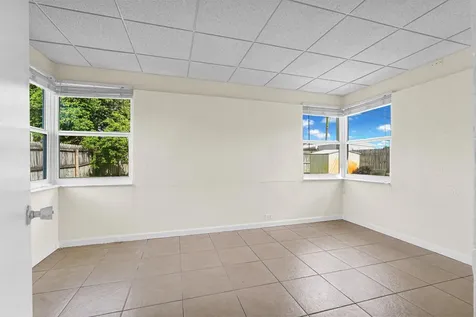 261 NE 45th Street Oakland Park FL 33334