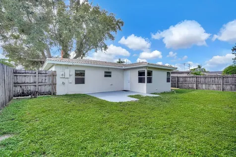 261 NE 45th Street Oakland Park FL 33334