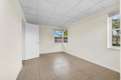 261 NE 45th Street Oakland Park FL 33334