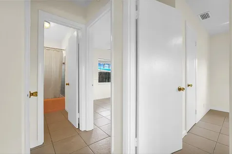 261 NE 45th Street Oakland Park FL 33334