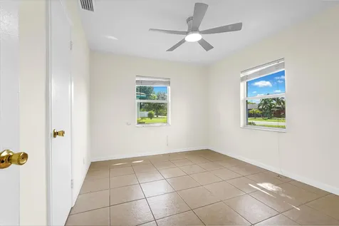 261 NE 45th Street Oakland Park FL 33334