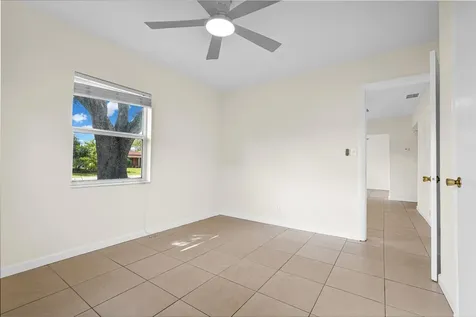 261 NE 45th Street Oakland Park FL 33334