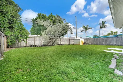 261 NE 45th Street Oakland Park FL 33334