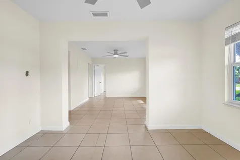 261 NE 45th Street Oakland Park FL 33334