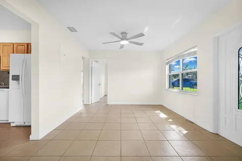 261 NE 45th Street Oakland Park FL 33334